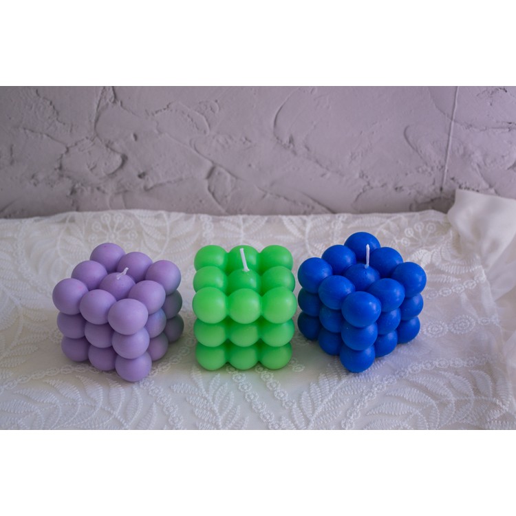 Cube soy wax candle with aromatic oils