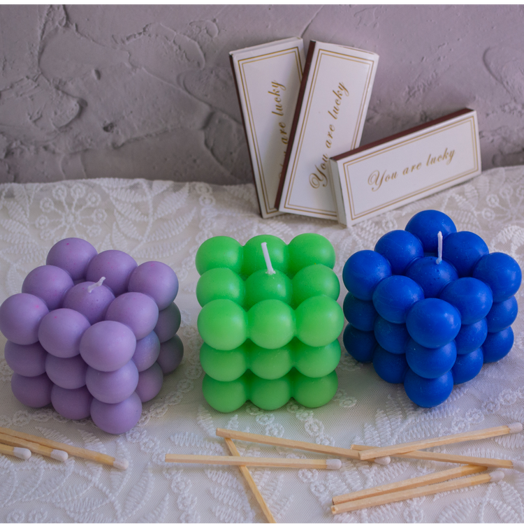 Cube soy wax candle with aromatic oils