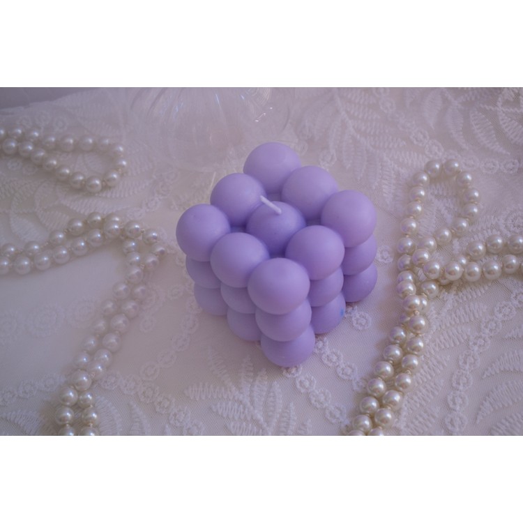 Cube soy wax candle with aromatic oils