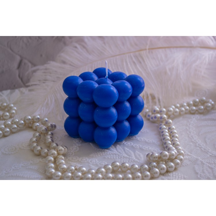 Cube soy wax candle with aromatic oils