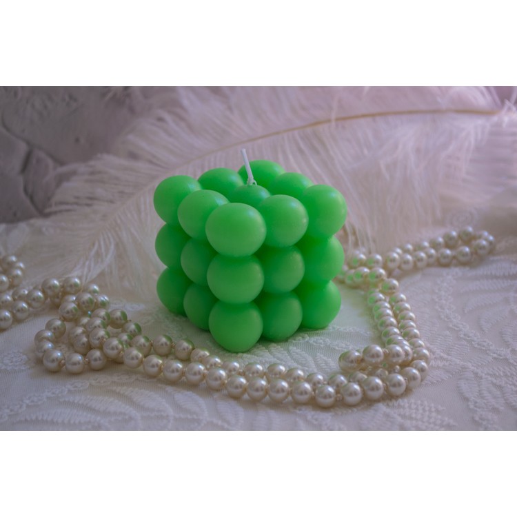 Cube soy wax candle with aromatic oils