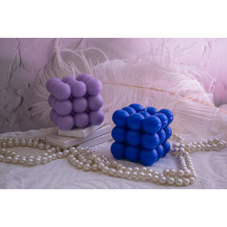 Cube soy wax candle with aromatic oils