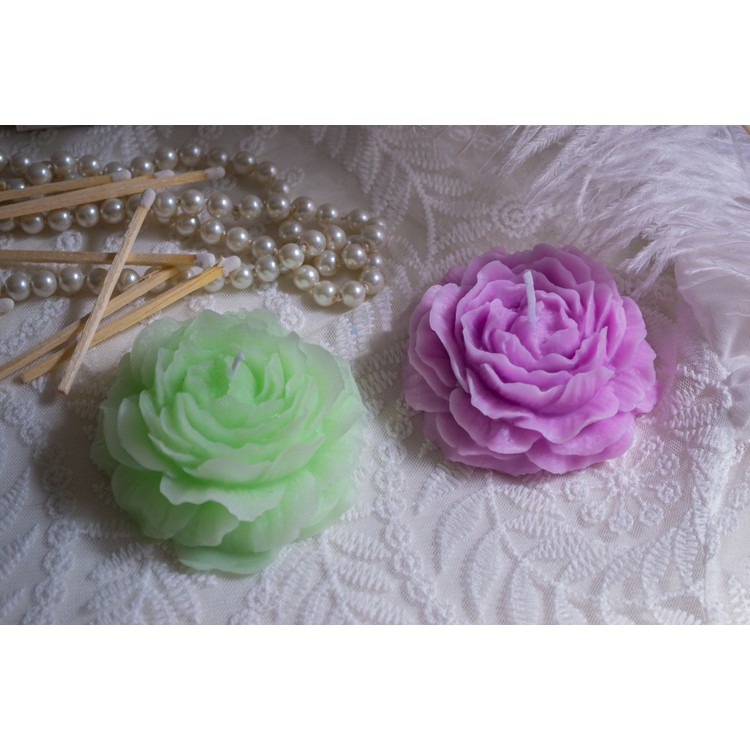 Rose soy wax candle with aromatic oils