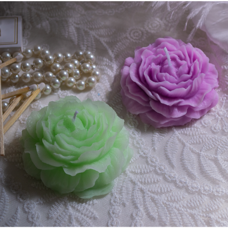 Rose soy wax candle with aromatic oils