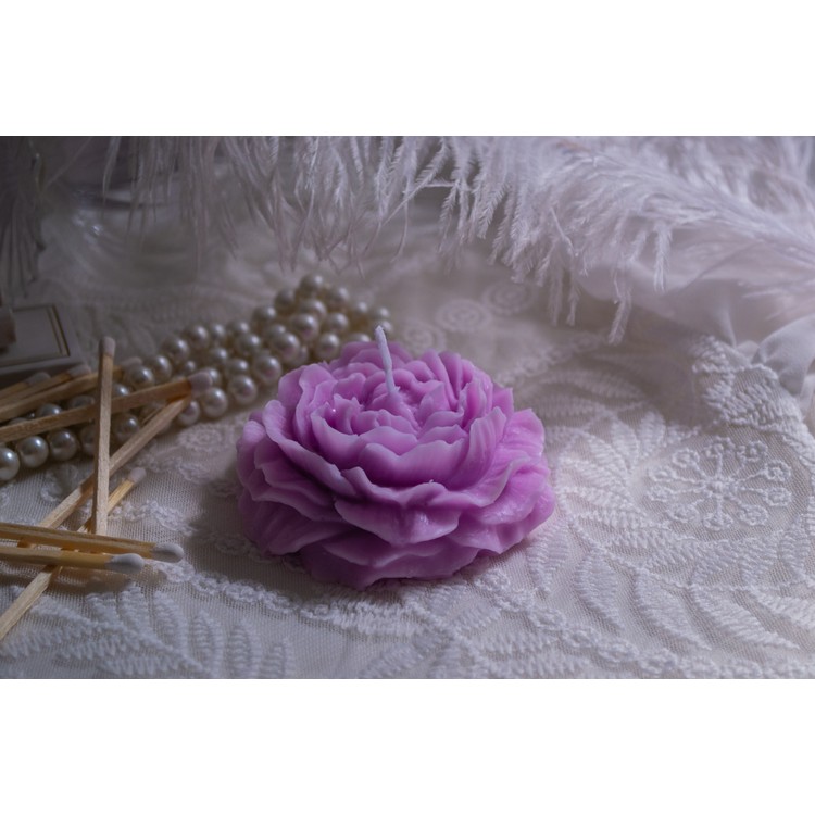 Rose soy wax candle with aromatic oils