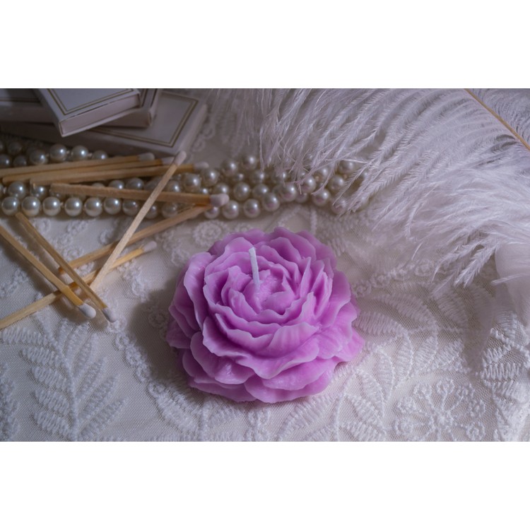 Rose soy wax candle with aromatic oils