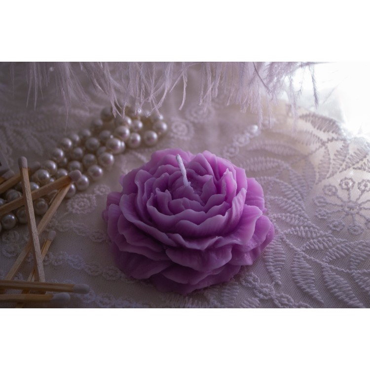 Rose soy wax candle with aromatic oils