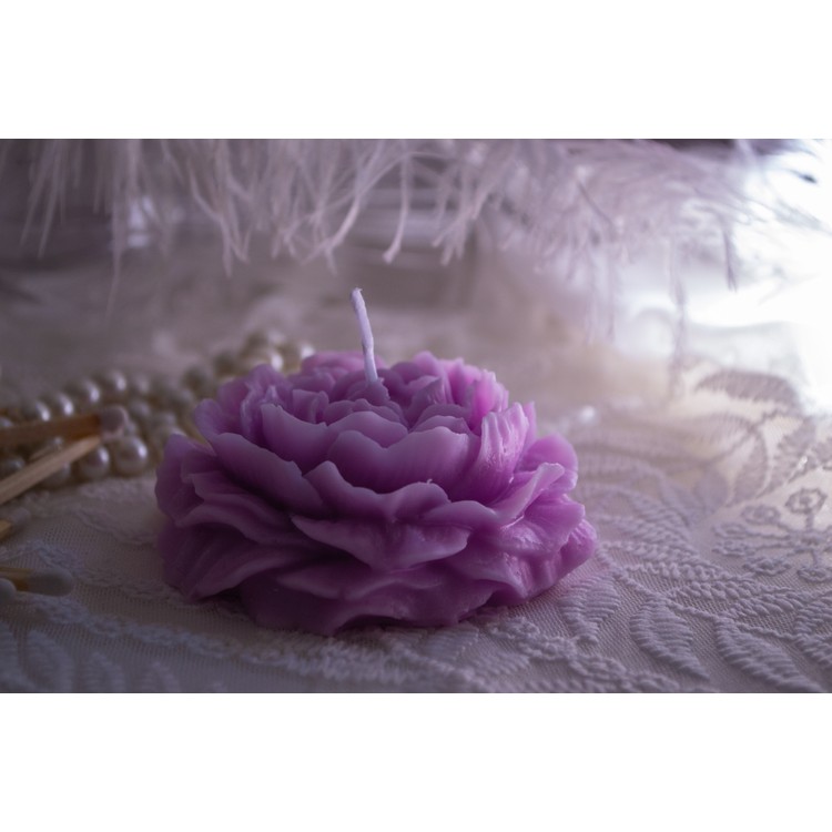 Rose soy wax candle with aromatic oils