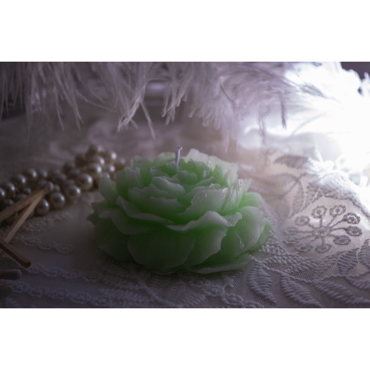 Rose soy wax candle with aromatic oils