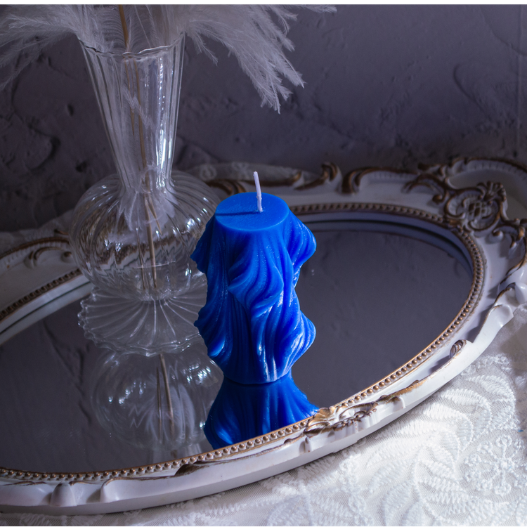 Curly soy wax candle with aromatic oils