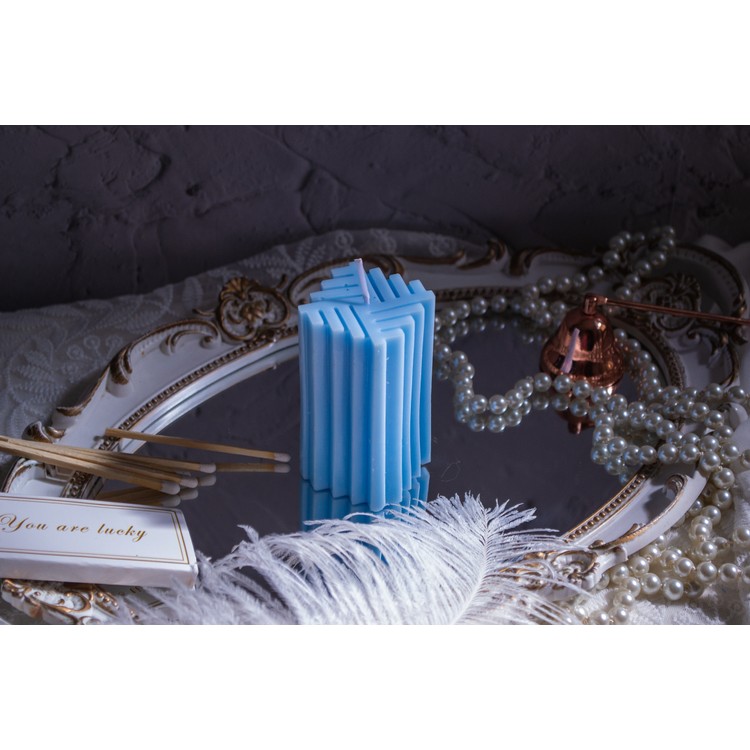 Relief pillar soy wax candle with aromatic oils