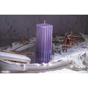 Relief pillar soy wax candle with aromatic oils