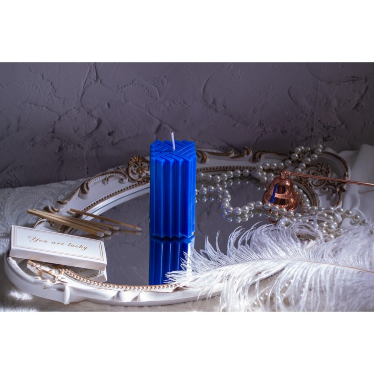 Relief pillar soy wax candle with aromatic oils