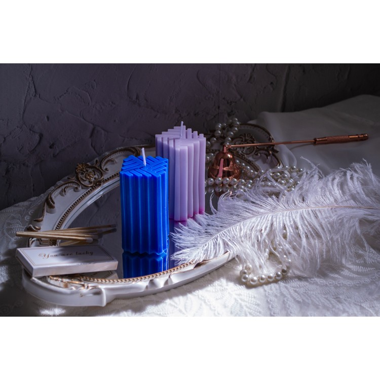 Relief pillar soy wax candle with aromatic oils