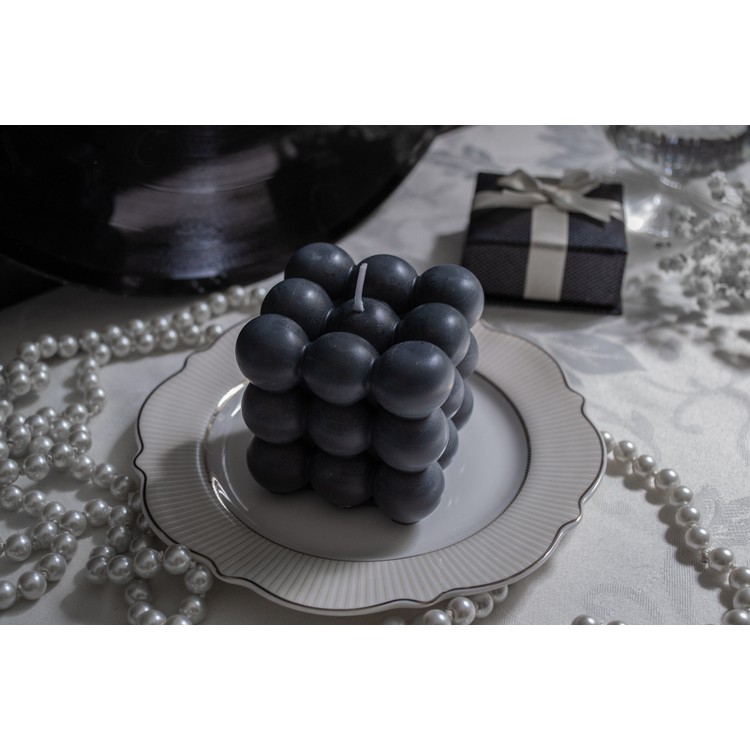 Cube soy wax candle with aromatic oils