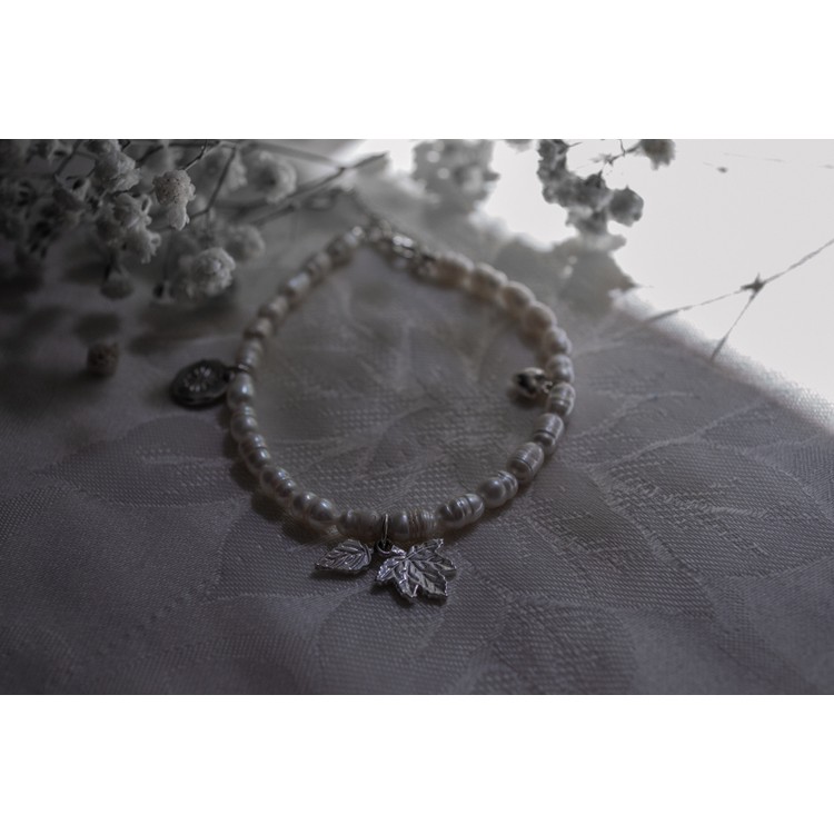 ankle bracelet made of natural pearls and silver fittings