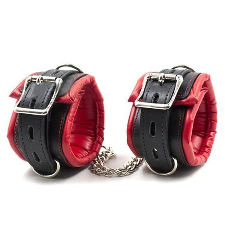 זוג אזיקי ידיים דמוי עור מרופדים עם אפשרות נעילה