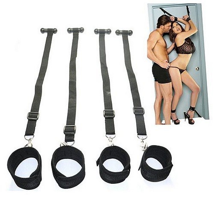 אזיקי בד וסגירת סקוץ איכותיים אשר נתפסים בדלת סטנדרטית