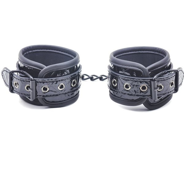 אזיקי ידיים מרופדים ונוחים לקשירת הידיים