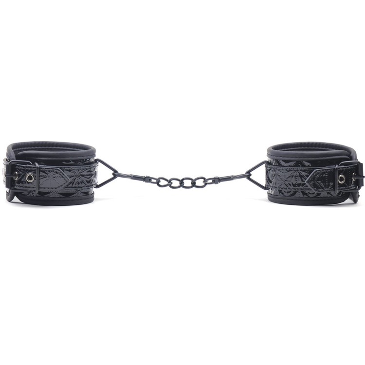 אזיקי רגליים מרופדים עם סגירת אבזם