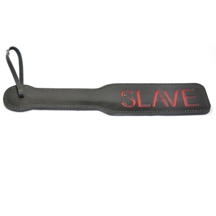 ספאנקר עם כיתוב המילה SLAVE