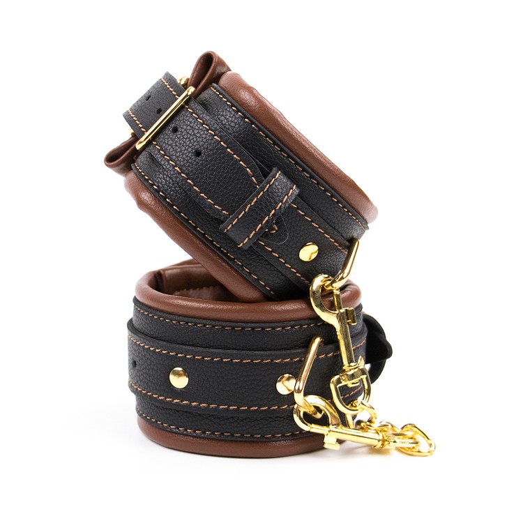 אזיקי רגליים מרופדים במיוחד בגוון חום