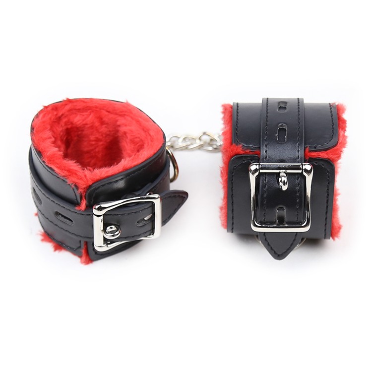 אזיקי ידיים עם אבזם ננעל ופרווה אדומה