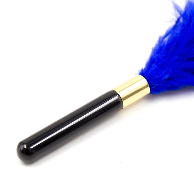 נוצת דגדוג קצרה בצבע כחול