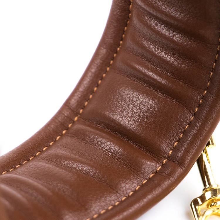 קולר איכותי בגוון חום שחור עם שרשרת הובלה