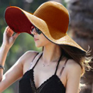 כובע רחב שוליים אופנתי לאישה במבחר צבעים