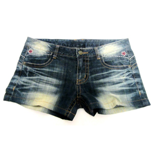 מכנס ג'ינס קצר למראה סקסי לנשים תואם מידות L-XL