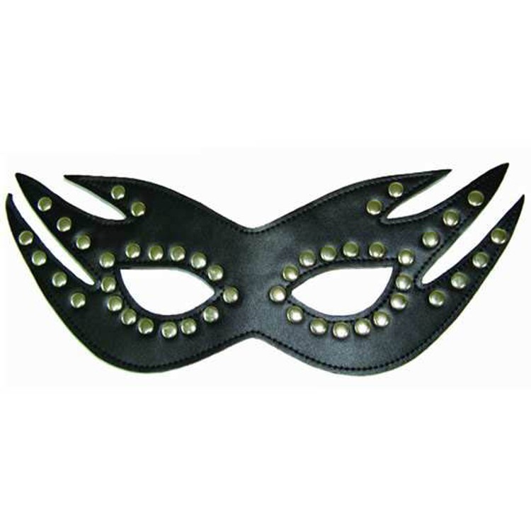 מסיכה עם ניטים