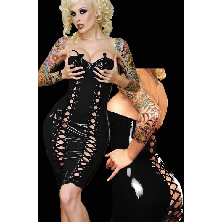 שמלת ערב קצרה וסקסית עם פתח מאחור ושני פתחים מקדימה