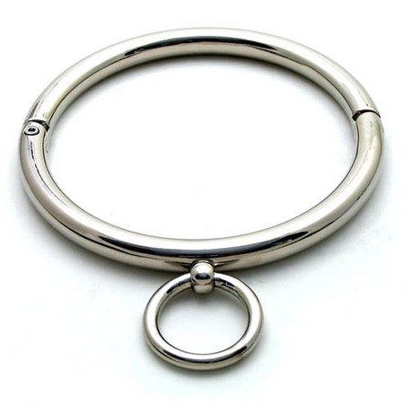 A metal collar with a screw​ lock