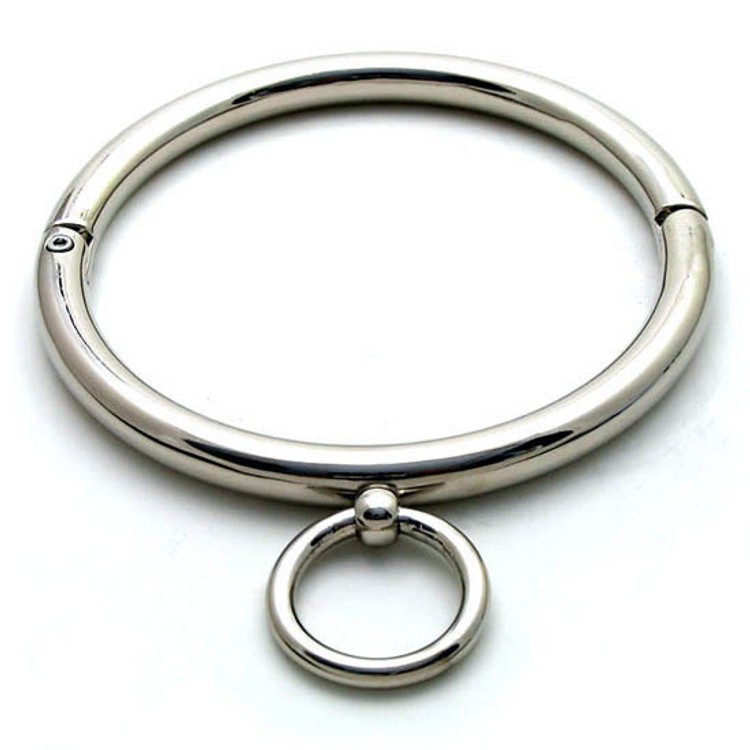 קולר מתכת - ננעל באמצעות הברגה