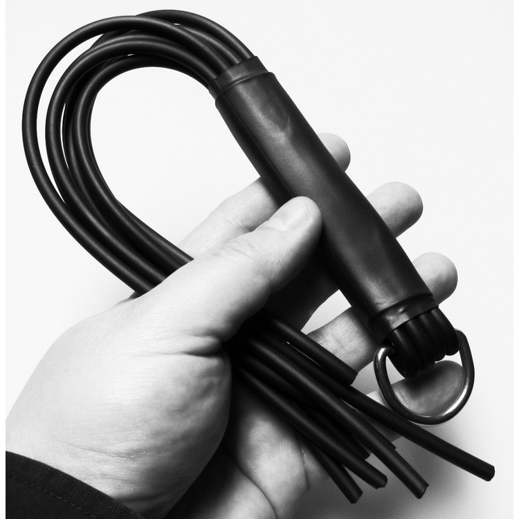 שוט גומי אכזרי עם 8 זנבות מעוגלים אורך 48 סמ עובי 5 ממ