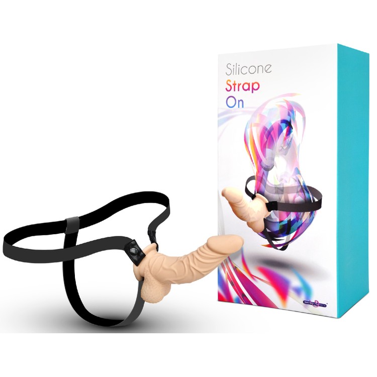 רתמת סטרפאון עם דילדו ריאליסטי מסיליקון קשיח Seven Creations