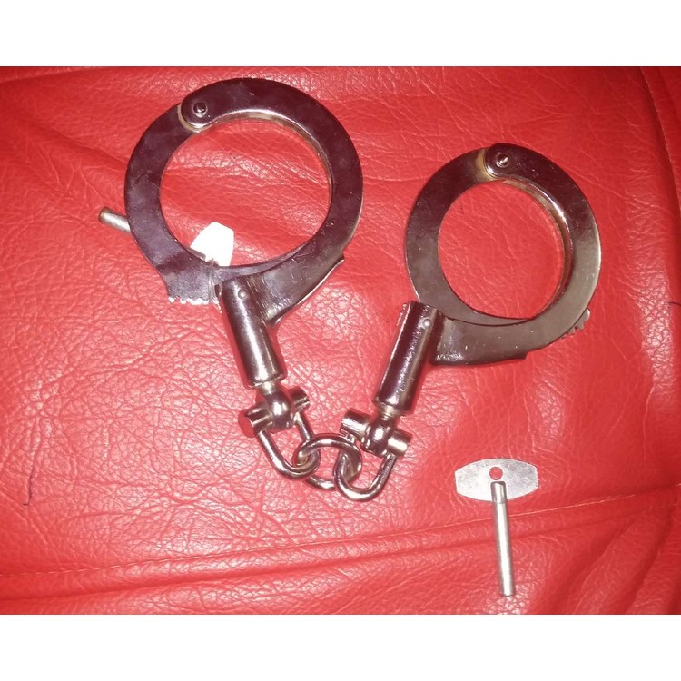 אזיקי מיליציה סינית בלי כפתור חירום ובלי שום אפשרות לברוח