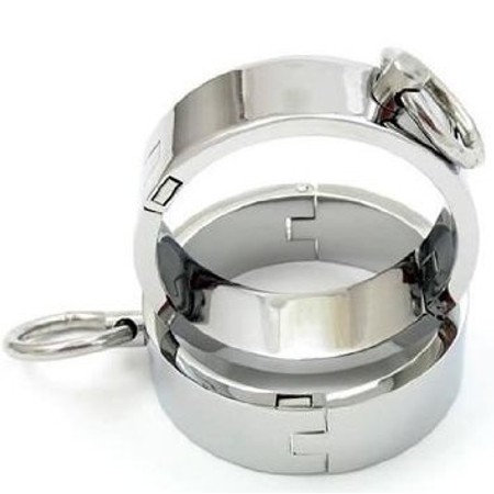 Metal handcuffs that close with a  magnet​ 8.5 cm diameter