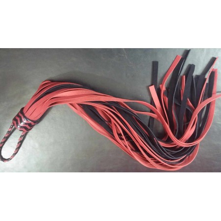 Flogger made of black and red suede with 36 tails 66 cm long