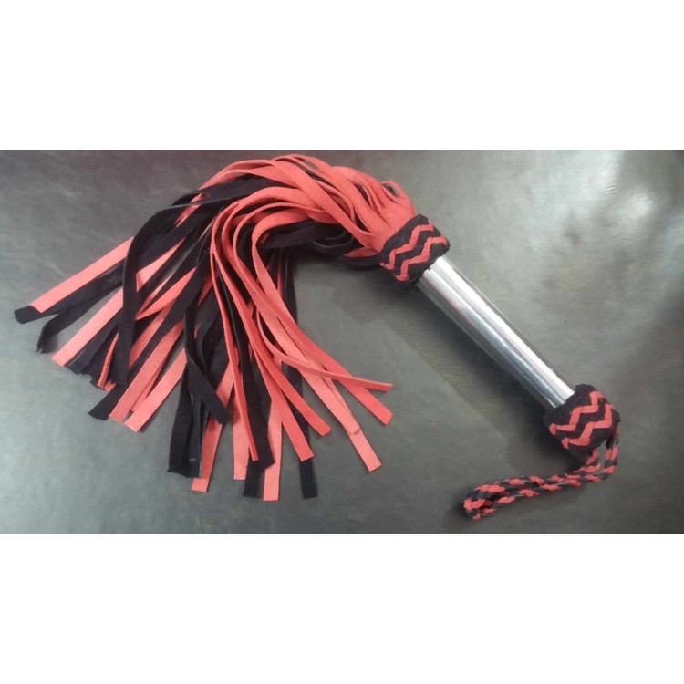 פלוגר מזמש שחור אדום עם ידית מתכת 36 זנבות אורך 60 סמ