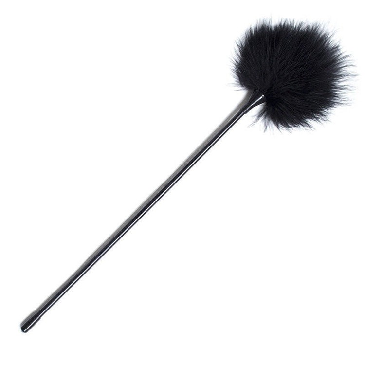 נוצה שחורה סקסית