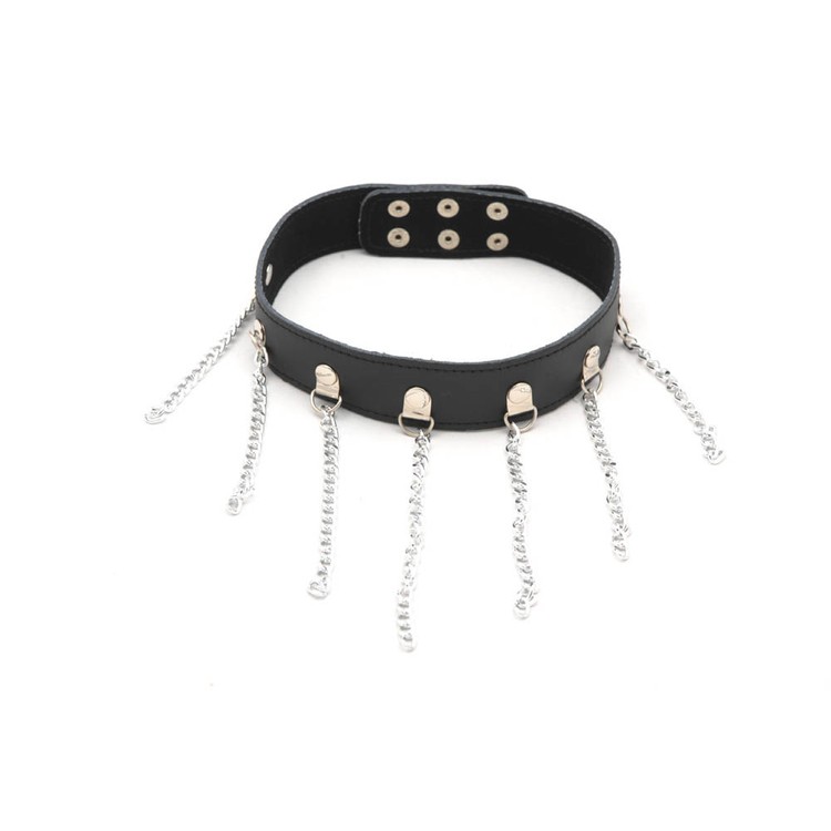 קולר דמוי עור דק עם שרשרות מתכת לשפחה או עבד נשי