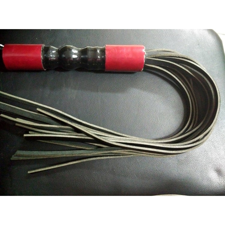 שוט זנבות איכותי בעבודת יד עשוי עור פרימיום Chen Kazaroffe