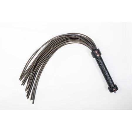 High quality handmade leather flogger with an elegant texturized​ handle an powerful tails