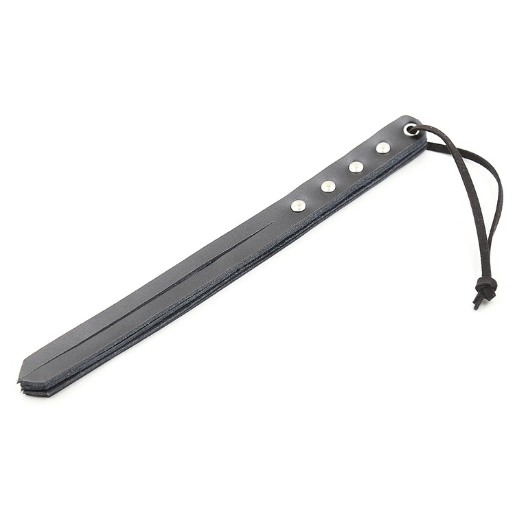 פלוגר קטן שחור עם ניטים