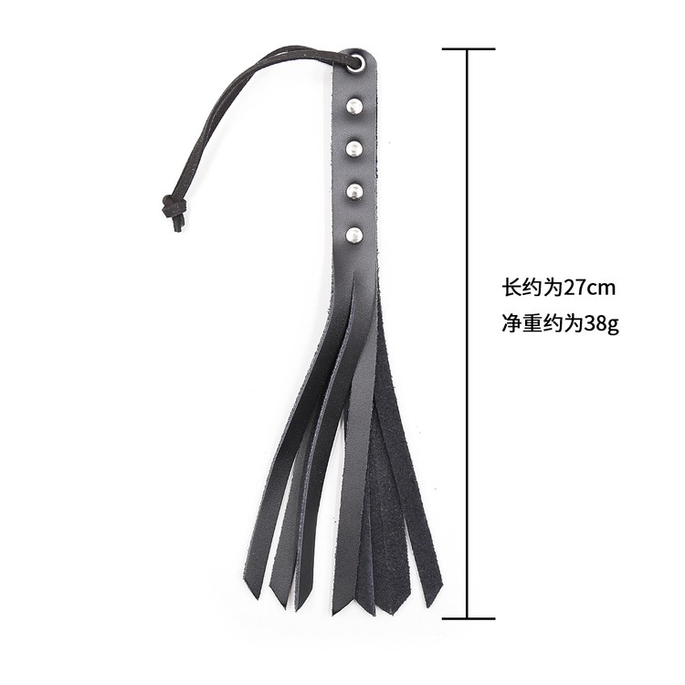 פלוגר קטן שחור עם ניטים