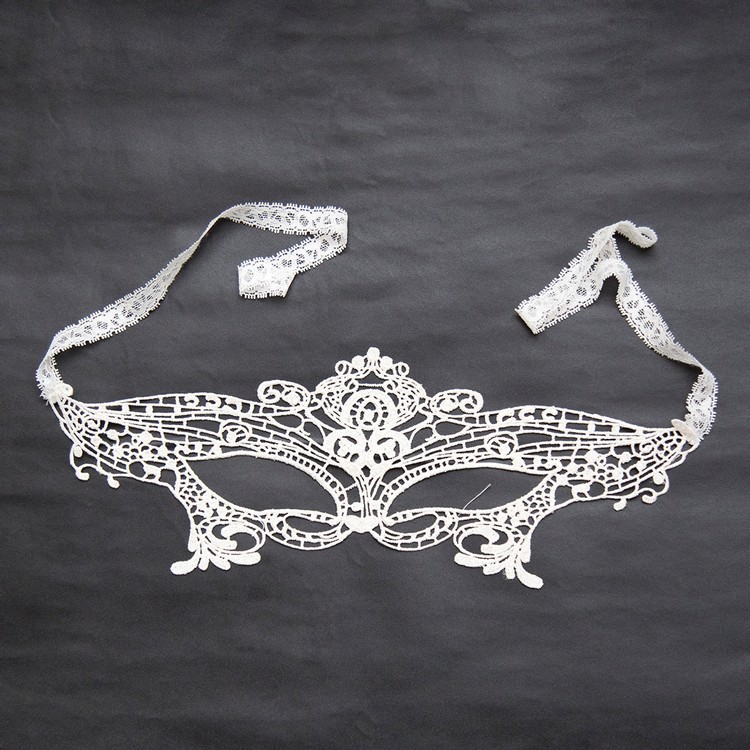 מסיכת עיניים מלכותית מתחרה לבנה