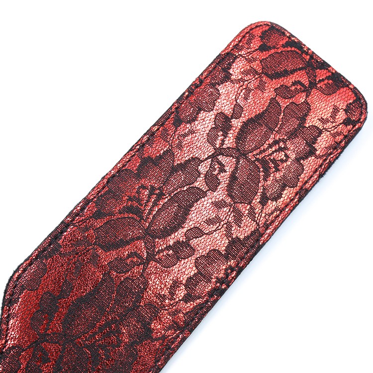 ספנקר PVC אדום עם קישוט תחרה שחורה