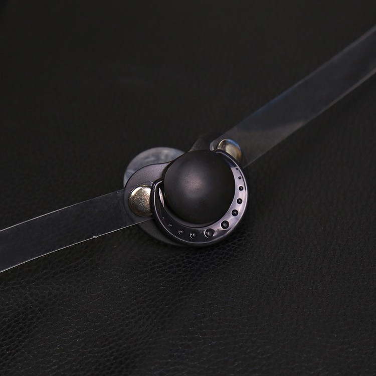 מחסום פה מוצץ שחור עם רצועה